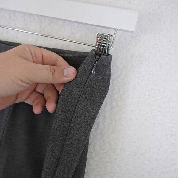 Talbots Stretch Polyester Dress Pants Size 2 Work Attitre Pleated Side Zip 28/26 - Picture 2 of 7